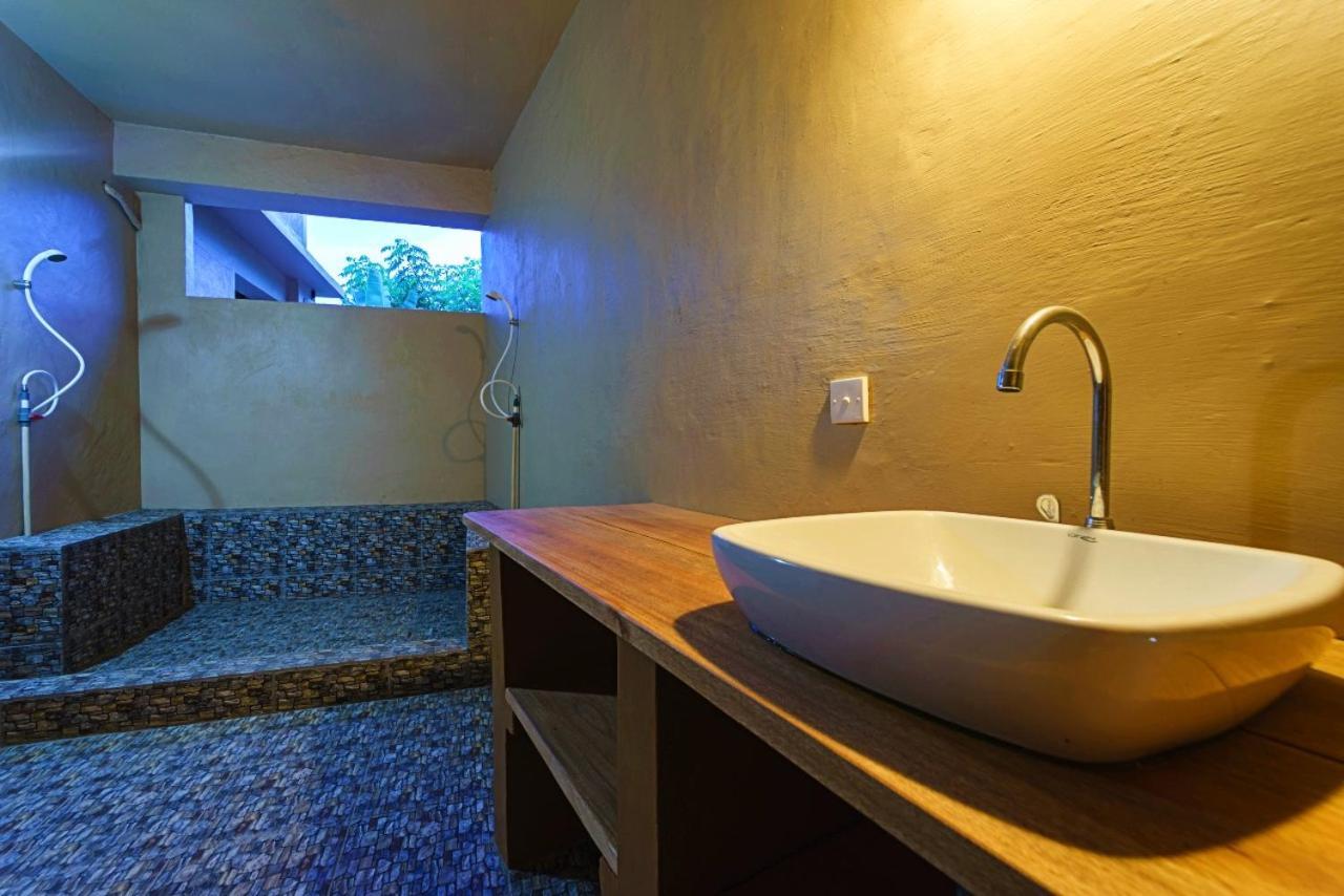 Bruce'S Hideout Hotel Bumbang Luaran gambar